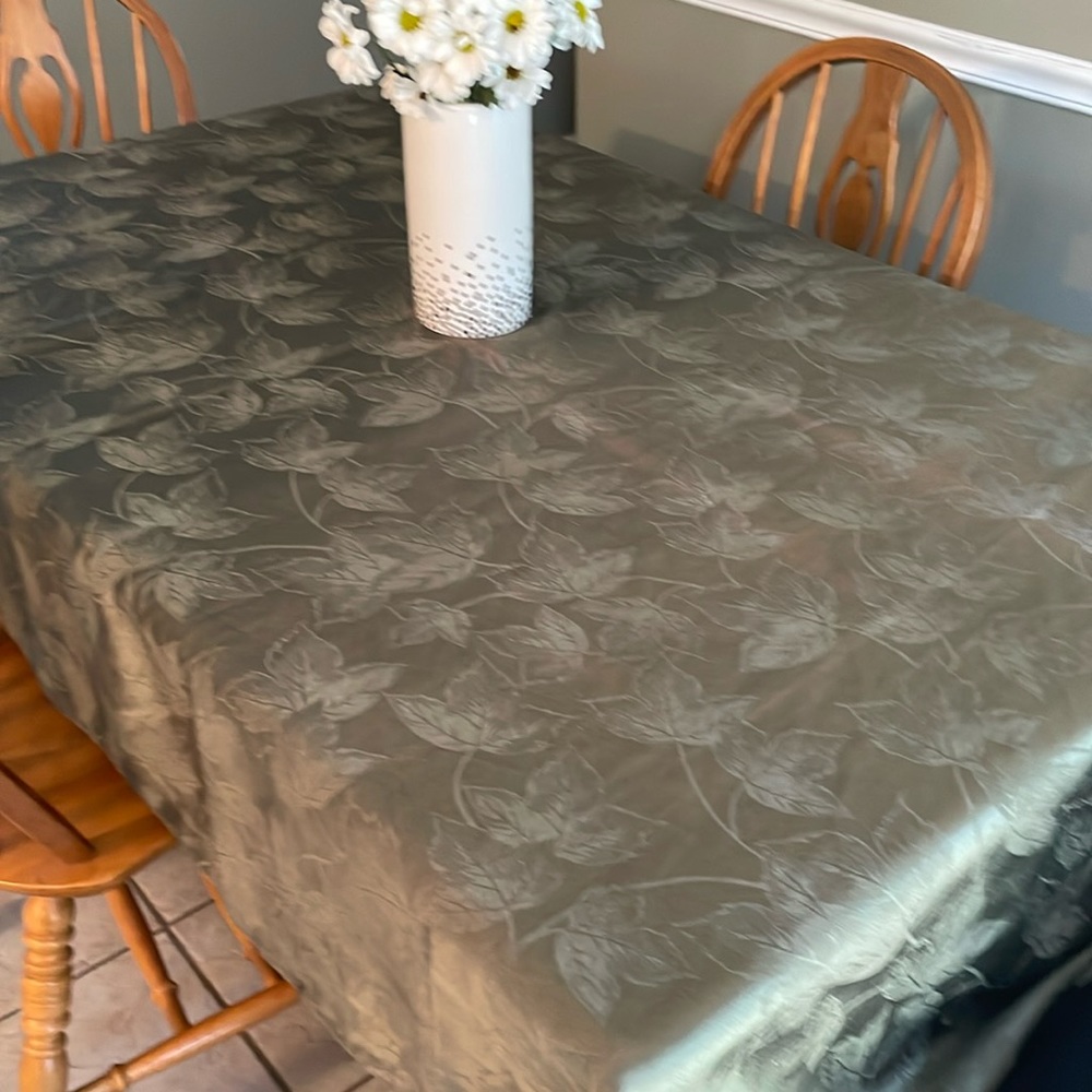 Croft & Barrow tablecloth